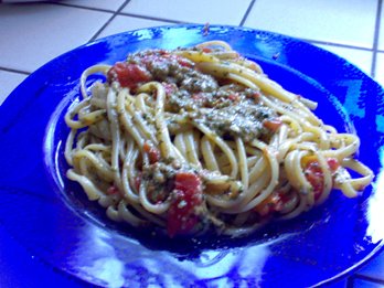 Trenette al pesto con ciliegini